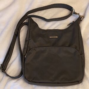 Travelon Sleek Green  Everyday Anti-Thrft Crossbody Bag